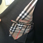 Giacca finto tre bottoni Hopsack marrone testa di moro. Semi sfoderata con bemberg burberry. Tasche a toppe. Doppia impuntura. Bottoni in corno. Interamente cucita a mano. sartoria napoletana Sartoria Antonelli, artigiano, sarto, sartoria lello antonelli, sartoria artigianale, abiti su misura, artigianato napoletano, napoli