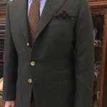 Giacca in puro cachemire tweed finto tre bottoni. Doppia impuntura. Foderata in bemberg. Manica a camicia. Bottoni in corno. Tasche a toppe. sartoria napoletana Sartoria Antonelli, artigiano, sarto, sartoria lello antonelli, sartoria artigianale, abiti su misura, artigianato napoletano, napoli