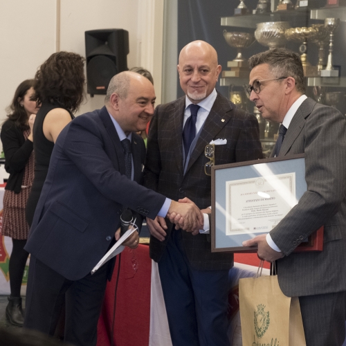 manichino d'oro 2019 circolo canottieri Napoli lello antonelli presidente sartoria